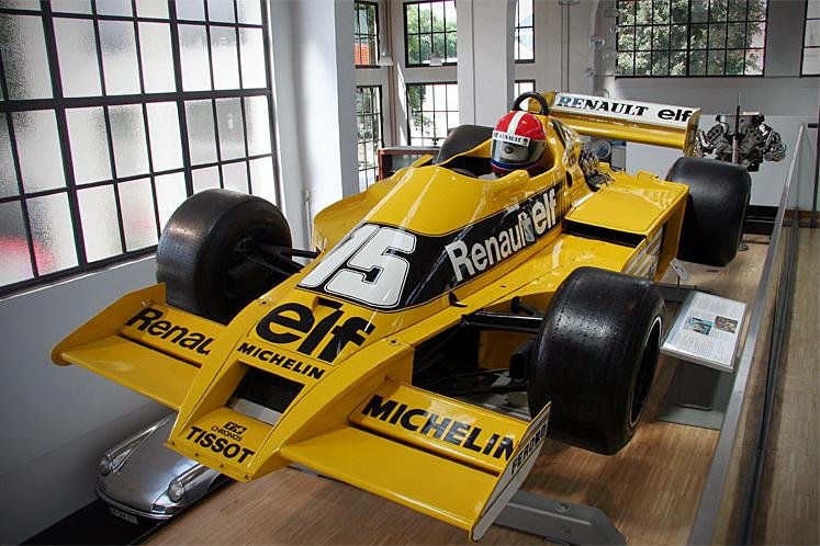 أول سيارة فريق رينو فورمولا 1
